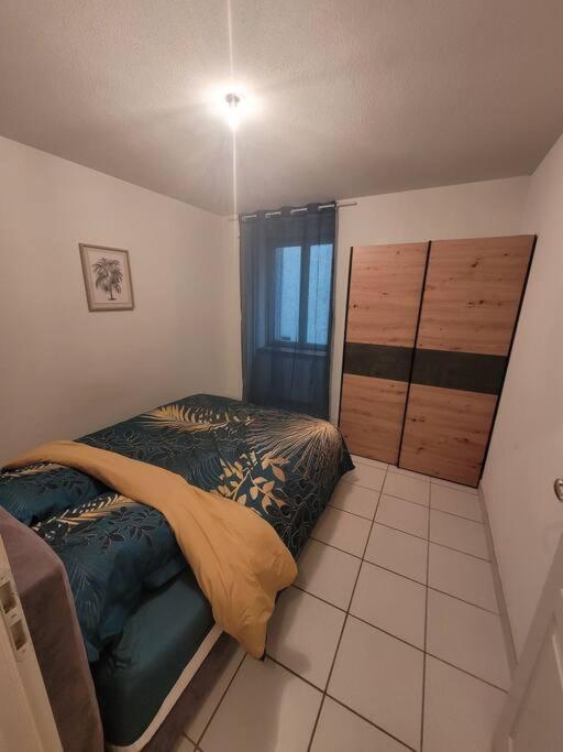 Appartement Sur La Place De Poncin Екстер'єр фото