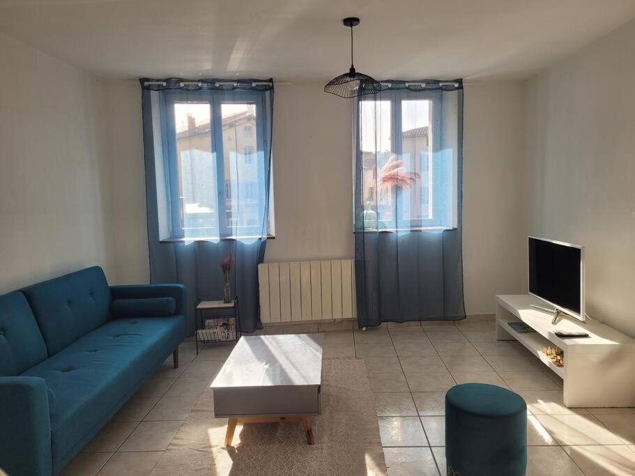 Appartement Sur La Place De Poncin Екстер'єр фото